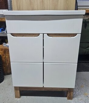 Darujem zostavu kúpeľňových skriniek