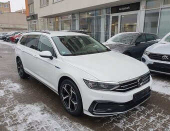 VW Passat B8 GTE Variant 1.4TSI 160kW DSG - záruka Autodraft