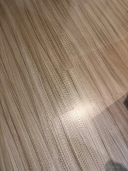 Predám plavajucu podlahu, digestor Whirpol,Indesit  dosku