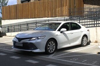 Toyota Camry 2.5 hybrid (ben+hev), 131kw, CVT, Prestige
