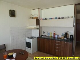 RK EXPRES - 3 izbový veľkometrážny byt v Handlovej, 76 m2.
