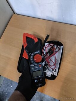 Svorkovy multimeter Yato