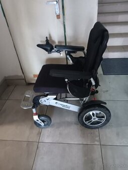 Invalidný elektrický vozik