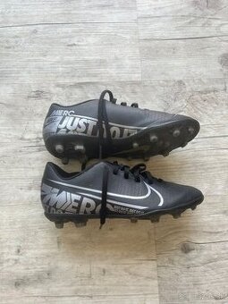 Chlapčenské kopačky Nike veľ. 38 (VD 22,5 cm)