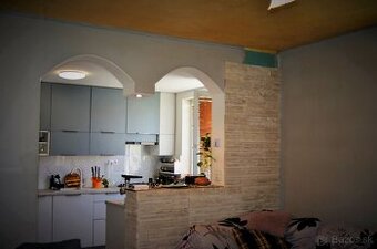 Dva štvorizbové byty v dome so záhradou za cenu jedného bytu - 1