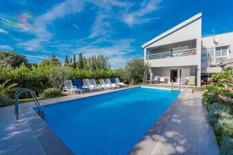 Chorvátsko -6 izbový apartmánový dom pri Zadare, Sukošan