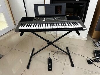 Predám keyboard Yamaha PSR E353 +stojan+pedál