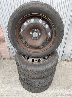 Zimne pneumatiky 185/60 R15 na diskoch 5x100 Rapid/Fabia