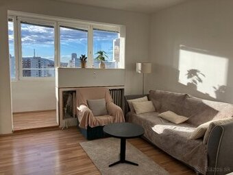 1i byt/garz. v Petržalke s výbornou polohou do centra mesta