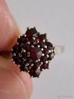 Strieborný prsteň s českými granátikmi 1