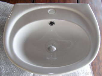 Nové umývadlo,obrazy,gril Grundig - 1