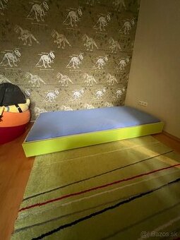 Jednolôžko na kolieskach-výsuvná prístelka