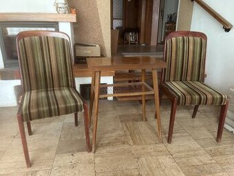 Stolík s čalúnenými stoličkami - 1