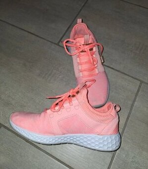 Darujem damske tenisky