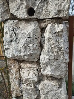 Travertínove kamene