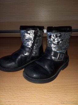 Štýlové členkové čižmy s flitrami 23