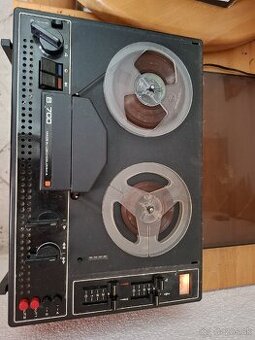 Kotúčový magnetofón B700
