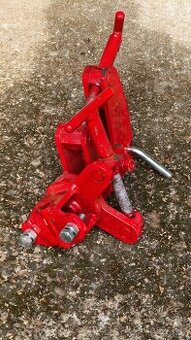 Regulačný záves pluhu