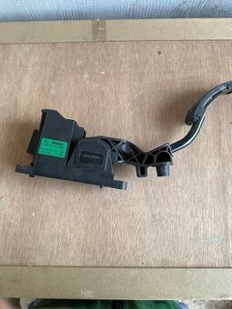 plynovy pedal