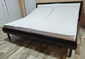 drevena manzelska postel masiv s matracmi,  200x200 cm