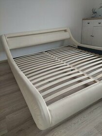 Manželska posteĺ