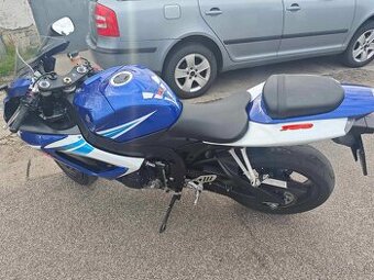 SUZUKI GSXR 750