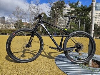 ultra lahky Scott scale RC 900 sl 8.3kg s pedalmi