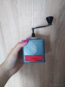 Retro mlynček na koreniny