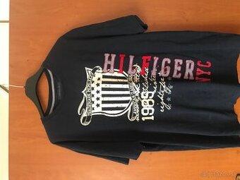 TOMMY HILFIGER originál tmavomodré pánske tricko L/XL
