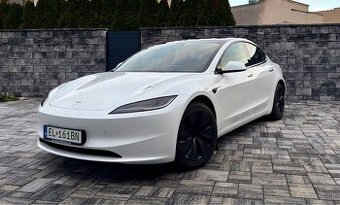 Tesla model 3 Highland LFP 60 kWh 10/23 Dph 25 k km,záruka,