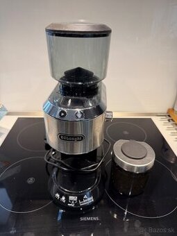 DeLonghi kg521.M mlynček na kávu
