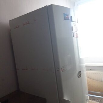 Chladnička s mrazničkou Gorenje.