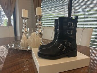 GUESS kožené čižmy