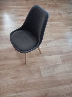 Čalúnená jedálenská stolička