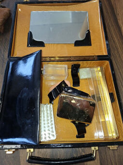 STARÝ KOZMETICKÝ KUFRÍK