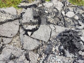 Darujem kusy asfaltu