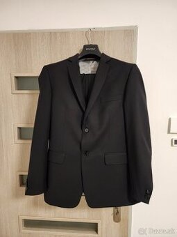 Koutny oblek čierny 1x noseny