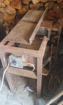 Hobľovačka na drevo