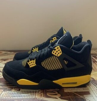 Jordan 4 RETRO Yellow