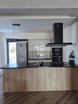 Kuchynská linka + spotrebiče