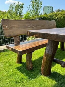 Záhradné sedenie z masívu