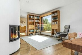 Moderná rodinná vila s nádychom luxusného minimalizmu priamo - 1