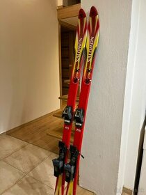 Salomon 160cm, zachovalé staršie zjazdové lyže - 1