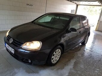 Rozpredam Volkswagen Golf 5 1,6fsi 85kw BLF farba cierna,