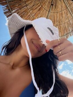 Biely jacquemus klobuk bucket hat