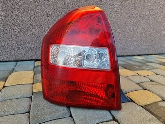 Kia Cerato hatchback zadné lavé svetlo