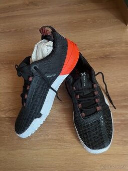 Under Armour UA TriBase Reign 6
