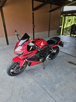 Honda cbr650r - 1