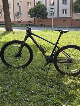 Predám alebo vymením Horsky bycikel Specialized