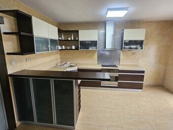 Kuchynská linka do tvaru U